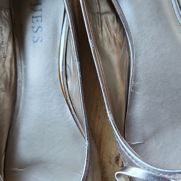 6.5M Metallic White Gold Bow Charms Guess Ballet Flats Vegan - Picture 7 of 14